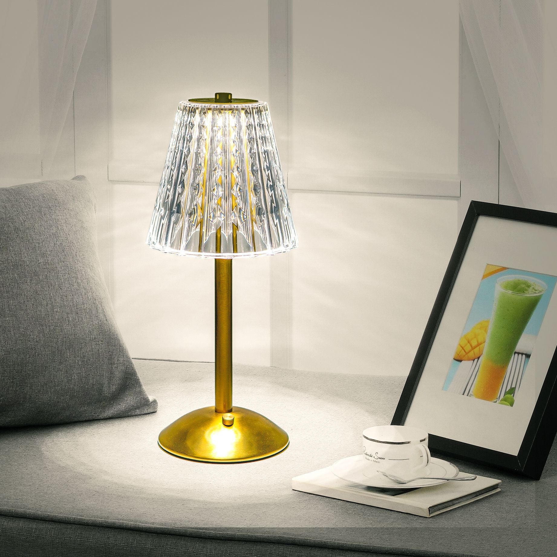 Lámpara de Mesa de Lujo Minimalista de Metal ¨C Luz de Noche Creativa en Forma de Diamante para el Dormitorio, Lámpara de Ambiente con Control Táctil Elegante